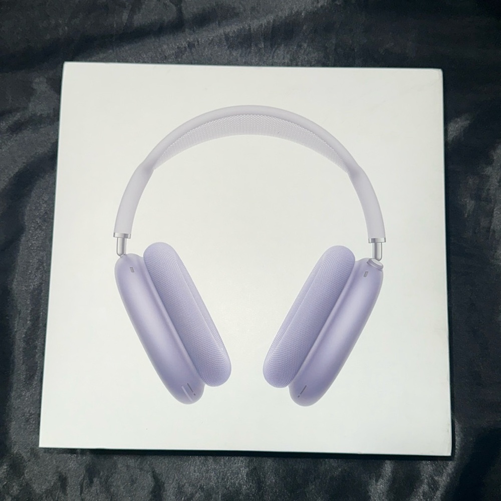 AirPods Max with Smart Case